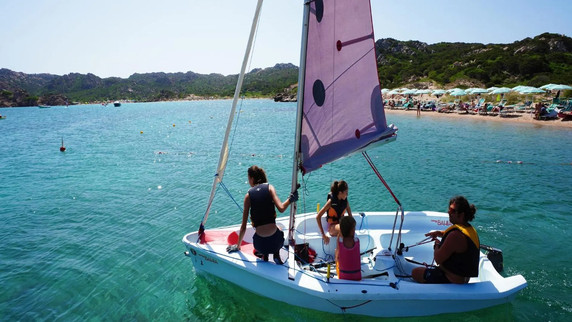 فندق Touring Club Italiano - La Maddalena 3*, لا ماداّلينا