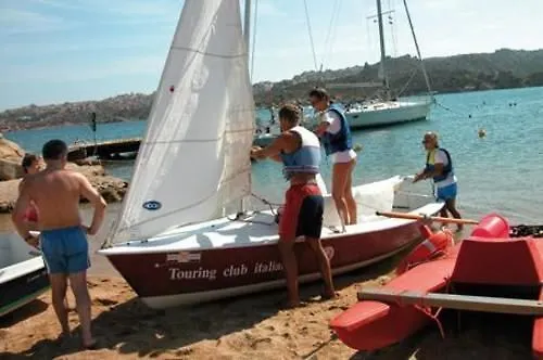 فندق Touring Club Italiano - La Maddalena منتزه العطل